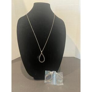 NEW Goldtone Brilliant Prestige Pendant and Tear Drop Pierced Earring‎ Set